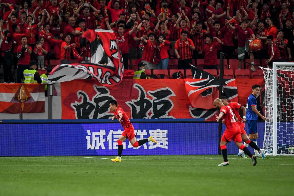  利沃诺港口德比激战，海港工人精神注入球队灵魂  
